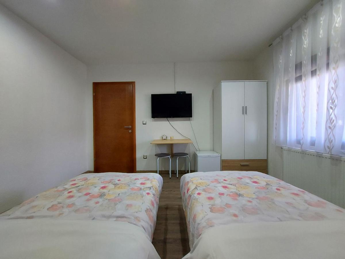 House Boketto Hotel Korenica Bagian luar foto
