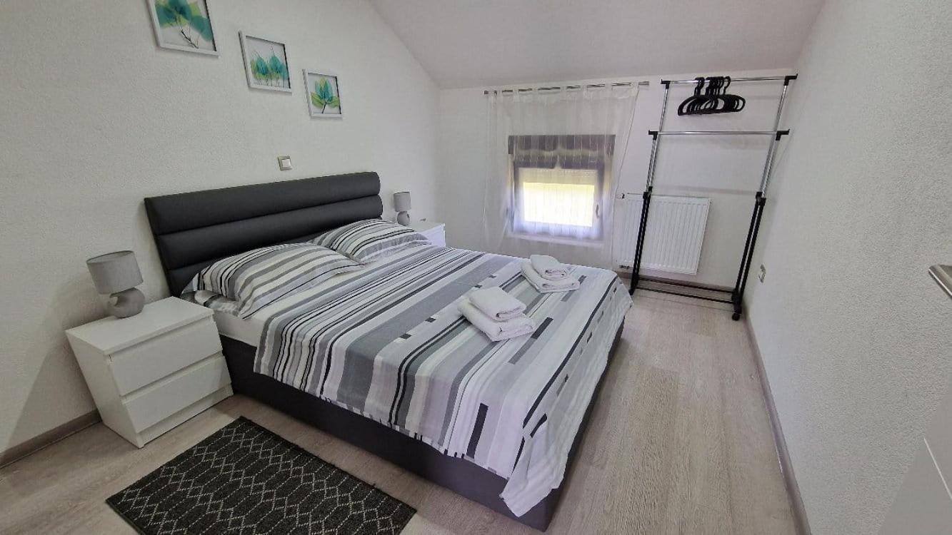 House Boketto Hotel Korenica Bagian luar foto